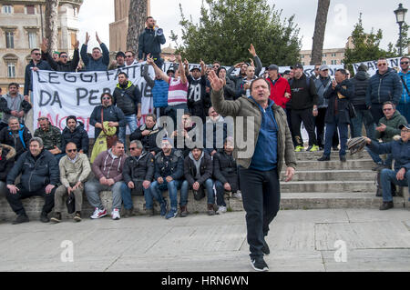 Rom, Italien. 2. März 2017. Drittel der Fischer-Protest-Tag in Rom, mit Delegationen aus ganz Italien gegen das Gesetz 154 zu protestieren, dass die Sanktionen in der Fischereiordnung zu stärken. Bildnachweis: Patrizia Cortellessa/Pacific Press/Alamy Live-Nachrichten Stockfoto