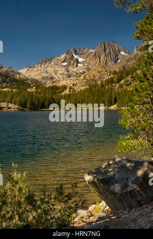 Banner Peak und Mount Ritter über Schatten See, Sierra Nevada, Ansel Adams Wilderness, Kalifornien, USA Stockfoto