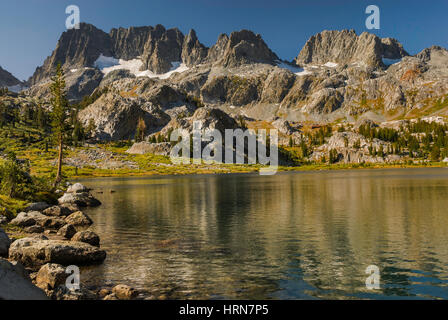 Minarette über Ediza See, Sierra Nevada, Ansel Adams Wilderness, Kalifornien, USA Stockfoto