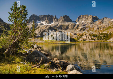 Minarette über Ediza See, Sierra Nevada, Ansel Adams Wilderness, Kalifornien, USA Stockfoto