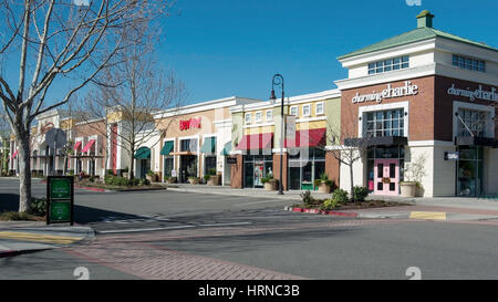 Blick auf einen Abschnitt der Nut Tree Plaza Shoppingvergnügen Mall in Vacaville, Kalifornien, USA, an einem Sonntagmorgen am Ende des Winters 2007 mit em Stockfoto