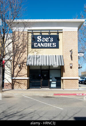 Vorderseite des a siehe Bonbons Schokolade Shop Shop an der Nut Tree Plaza, Vacaville, Kalifornien, USA, an einem Sonntagmorgen am Ende des Winters 2017 Stockfoto