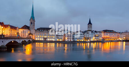 Zürich in der Abenddämmerung Stockfoto