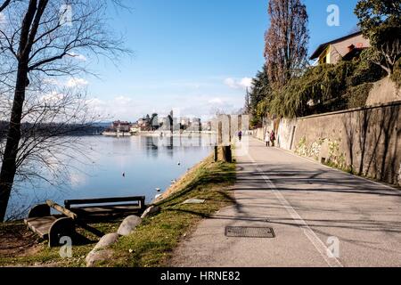 Promenade von Sesto Calende - Ticino-See Stockfoto