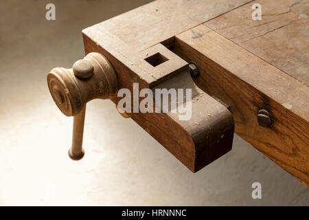 Alte Schreinerei Holz Klammer hautnah Stockfoto