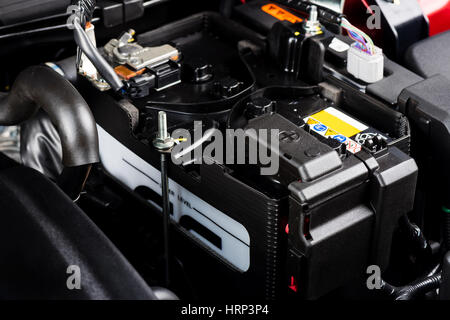 Closeup Batterie Neuwagen im Maschinenraum, Auto-Pflege-Konzept Stockfoto
