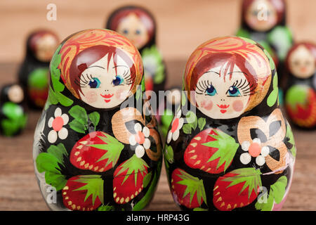 Reihe von Matroschka oder Babushkas (russische Verschachtelung Puppen). Stockfoto