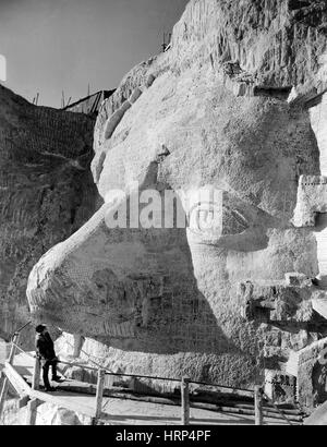 Borglum Inspektion Jeffersons Kopf, 1930er Jahre Stockfoto