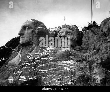 Schnitzen Jeffersons Kopf, Mount Rushmore, 1930er Jahre Stockfoto