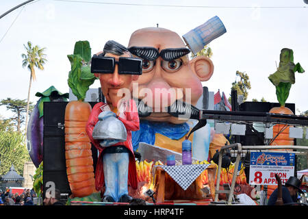 Acireale (CT), Italien - 28. Februar 2017: allegorische Float, Darstellung eines Mannes mit einer Sonnenbrille mit einer Portion Glocke, während Karnevalsumzug Stockfoto