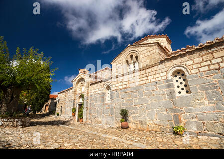 Blick auf das griechisch-orthodoxe Kloster der Verklärung oder Moni Sagmata (in Griechisch), in der Nähe von Theben, in Böotien Region, Griechenland. Stockfoto