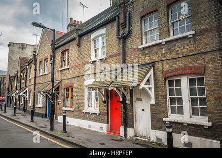 Reihenhäuser auf Copperfield Street, London, SE1. Stockfoto