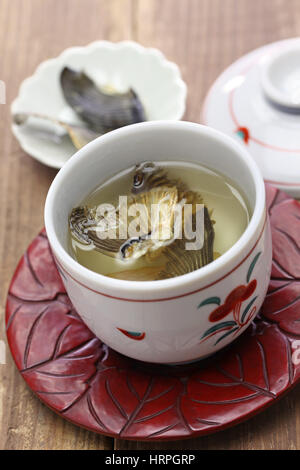 Sake aromatisiert mit gegrilltem Blowfish flossen Stockfoto