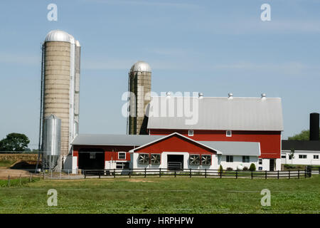 Amische Hof und Scheune in Lancaster, PA Stockfoto