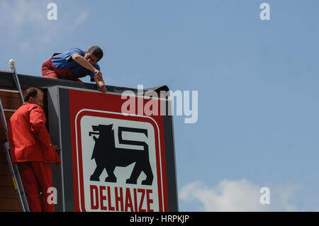 Hesperingen, Luxemburg 22.06.2006. Blick auf die neuen Delhaize Supermarkt in Alzingen. Stockfoto