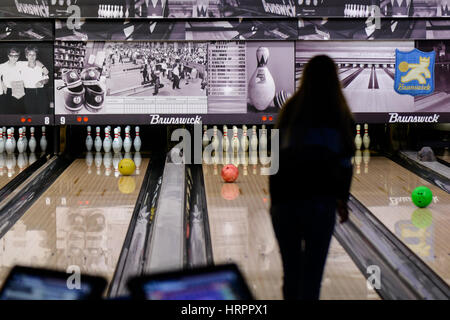 Rom, Italien - 3. Dezember 2016: während ein Bowling-Spiel, die Spuren der Kegelbahn in Rom Stockfoto