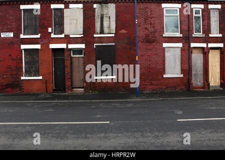 Mit Brettern vernagelt Häuser in Beswick, East Manchester, England, UK Stockfoto