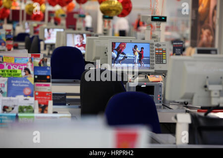 Sainsburys Supermarkt in Colne, Großbritannien. Kassen Stockfoto