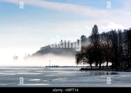 Plattensee in der Winterzeit in Tihany, Ungarn Stockfoto