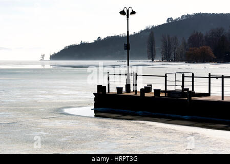 Plattensee in der Winterzeit in Tihany, Ungarn Stockfoto