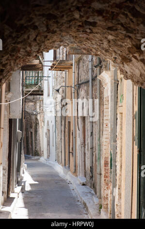 Die Straßen der mittelalterlichen Dorf Pyrgi in Chios mit Häusern bedeckt mit dekorativen Motiven Xysta (Sgraffito).  Pyrgi in Chios ist bekannt als die " Stockfoto