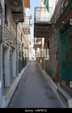 Die Straßen der mittelalterlichen Dorf Pyrgi in Chios mit Häusern bedeckt mit dekorativen Motiven Xysta (Sgraffito).  Pyrgi in Chios ist bekannt als die " Stockfoto