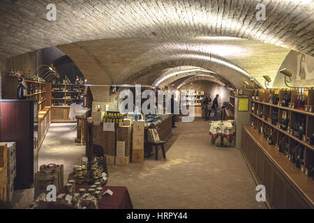 Keller Wein Shop im Castello Sforzesco in Dozza, Italien Stockfoto