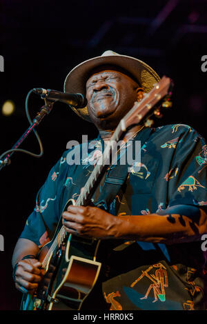 Taj Mahal, Byron Bay Bluesfest, 4. April 2010. Einer der weltweit besten Bluesmusiker zeigt wie es gemacht wird, bringt den Blues in seiner liebenswürdigen Art. Stockfoto