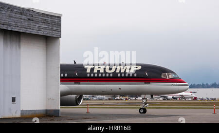 Trumps Flugzeug. Trump-Boeing 757-200 (N757AF)-Business-Jet geparkt auf dem Vorfeld, Vancouver International Airport Stockfoto