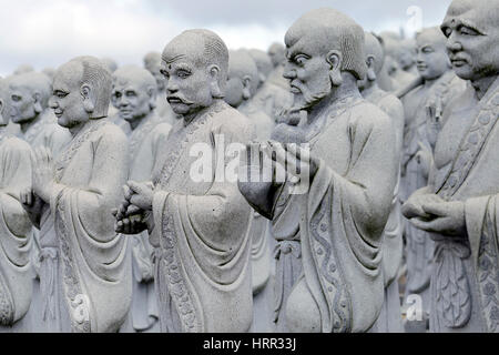 Bintan Island, Indonesien. 2. März 2017. Tempel mit 1000 Statuen Gesicht in Bintan, Riau-Inseln haben viel Tourismus mögliche Ansichten, von denen die Insel Bintan ist auch die größte Insel in der Riau-Inseln, Indonesien. Lage Bintan ziemlich strategische, denn es auf der südlichen Halbinsel von Malaysia an der Mündung der Wasserstraße liegt und seine Geschichte ein beliebter Zwischenstopp für Händler ist Versand Indien und China für Tierheim aus dem Sturm und Bestimmungen. Bildnachweis: Pazifische Presse/Alamy Live-Nachrichten Stockfoto