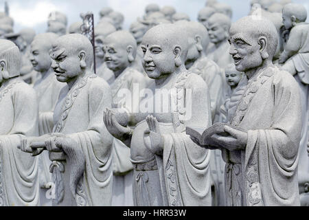 Bintan Island, Indonesien. 2. März 2017. Tempel mit 1000 Statuen Gesicht in Bintan, Riau-Inseln haben viel Tourismus mögliche Ansichten, von denen die Insel Bintan ist auch die größte Insel in der Riau-Inseln, Indonesien. Lage Bintan ziemlich strategische, denn es auf der südlichen Halbinsel von Malaysia an der Mündung der Wasserstraße liegt und seine Geschichte ein beliebter Zwischenstopp für Händler ist Versand Indien und China für Tierheim aus dem Sturm und Bestimmungen. Bildnachweis: Pazifische Presse/Alamy Live-Nachrichten Stockfoto