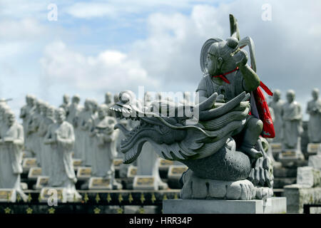 Bintan Island, Indonesien. 2. März 2017. Tempel mit 1000 Statuen Gesicht in Bintan, Riau-Inseln haben viel Tourismus mögliche Ansichten, von denen die Insel Bintan ist auch die größte Insel in der Riau-Inseln, Indonesien. Lage Bintan ziemlich strategische, denn es auf der südlichen Halbinsel von Malaysia an der Mündung der Wasserstraße liegt und seine Geschichte ein beliebter Zwischenstopp für Händler ist Versand Indien und China für Tierheim aus dem Sturm und Bestimmungen. Bildnachweis: Pazifische Presse/Alamy Live-Nachrichten Stockfoto