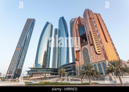 ABU DHABI, Vereinigte Arabische Emirate - 26. November 2016: The Etihad Towers Wolkenkratzer in der Stadt Abu Dhabi, Vereinigte Arabische Emirate Stockfoto