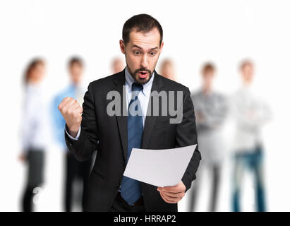 Sehr glücklich Geschäftsmann Lesen eines Dokuments vor einer Gruppe von Geschäftsleuten Stockfoto