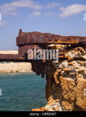 Herods Port und Palastruine in Caesarea Maritima (griechisch: παράλιος Καισάρεια), Caesarea Palaestina von 133 n. Chr. ab genannt, war ein Stadt und Hafen b Stockfoto