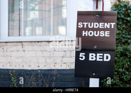 Student House unterzeichnen. Die Unterkunft in einem gemeinsamen Haus mit einem privaten Vermieter, Nottinghamshire, England, Großbritannien Stockfoto