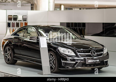 Kiew, Ukraine - 21. April 2014: Showroom. Mid-Size-Luxus-Auto Mercedes-Benz CL 63 AMG Coupé Stockfoto