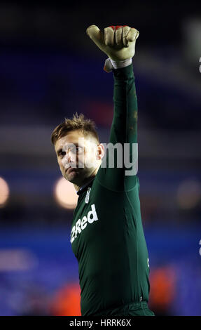 Leeds United Torhüter Robert Green gibt den Daumen nach oben, nach der Himmel Bet Championship match in St Andrews, Birmingham. Stockfoto