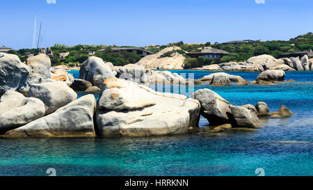 Buchten mit Felsen, Cavallo Island, Korsika, Frankreich Stockfoto