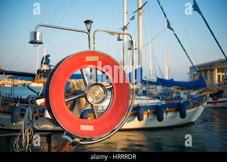 Alten Fischerboote im Hafen von Limassol. Zypern Stockfoto