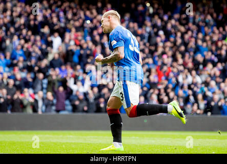 Rangers Martyn Waghorn feiert erzielte das erste Tor beim Scottish Cup Viertel Finale im Ibrox Stadium, Glasgow. Stockfoto