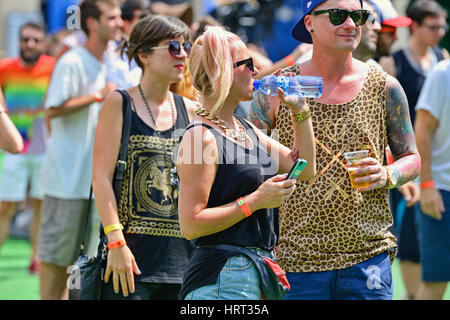 BARCELONA - 12 JUN: Publikum beim Sonar Festival am 12. Juni 2014 in Barcelona, Spanien. Stockfoto