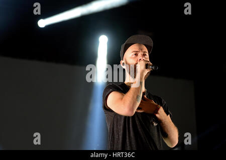 BARCELONA - 13 JUN: Woodkid (Band) in Konzert am Sonar Festival am 13. Juni 2014 in Barcelona, Spanien. Stockfoto