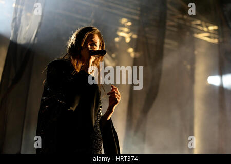 BARCELONA - 14 JUN: Lykke Li (Sängerin und Songwriterin aus Schweden) führt auf Sonar Festival am 14. Juni 2014 in Barcelona, Spanien. Stockfoto
