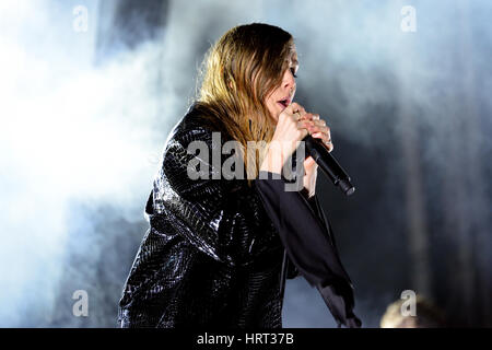 BARCELONA - 14 JUN: Lykke Li (Singer und Songwriter) führt auf Sonar Festival am 14. Juni 2014 in Barcelona, Spanien. Stockfoto