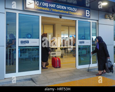 HAUPTEINGANG ZUM FLUGHAFEN GAZIPASA ALANYA TÜRKEI Stockfoto