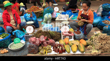 Laos, Vientiane, Talat Sao, Morgenmarkt, Leute, Essen, Stockfoto