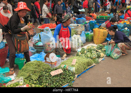 Laos, Vientiane, Talat Sao, Morgenmarkt, Leute, Essen, Stockfoto