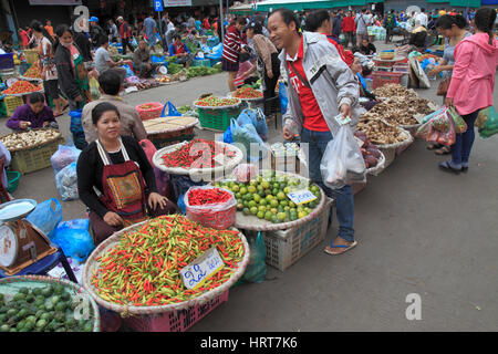 Laos, Vientiane, Talat Sao, Morgenmarkt, Leute, Essen, Stockfoto