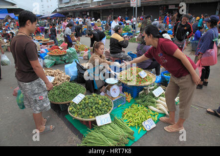 Laos, Vientiane, Talat Sao, Morgenmarkt, Leute, Essen, Stockfoto